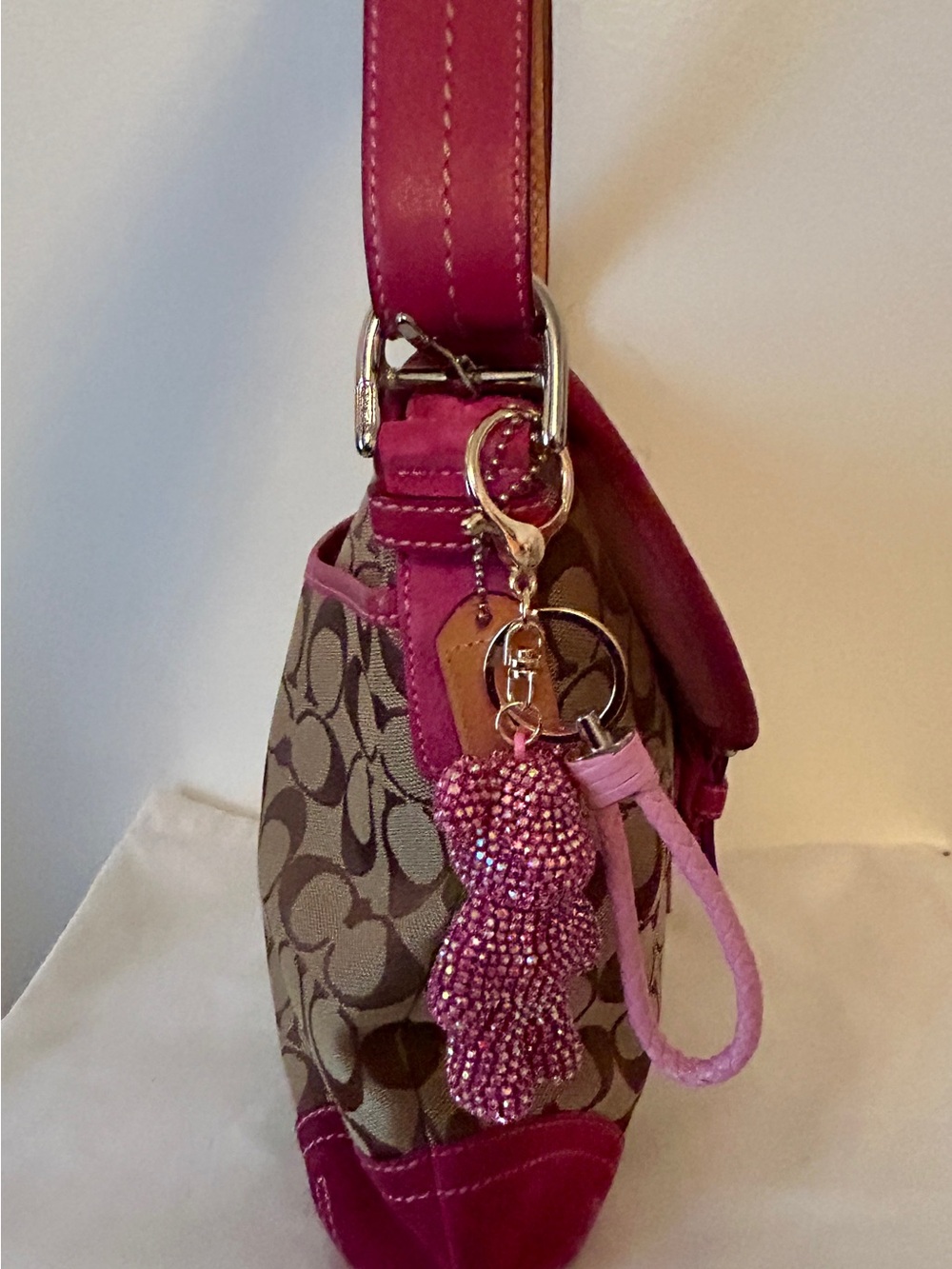 Coach Soho Buckle Shoulder Bag, with Pink Suede corners and trim.  Rare! - Picture 3 of 10